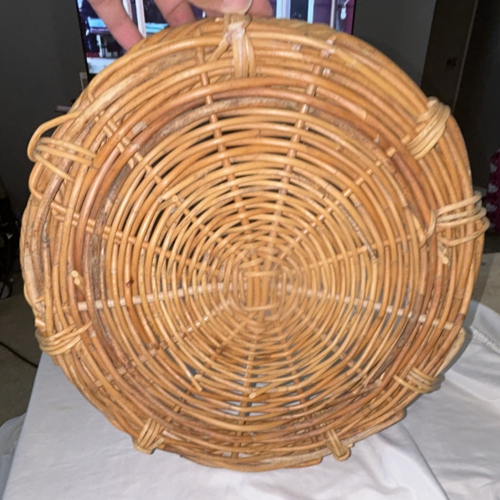 Vintage Round Wicker Rattan Serving Tray with Twisted Rope Rim and Handles - Picture 2 of 2